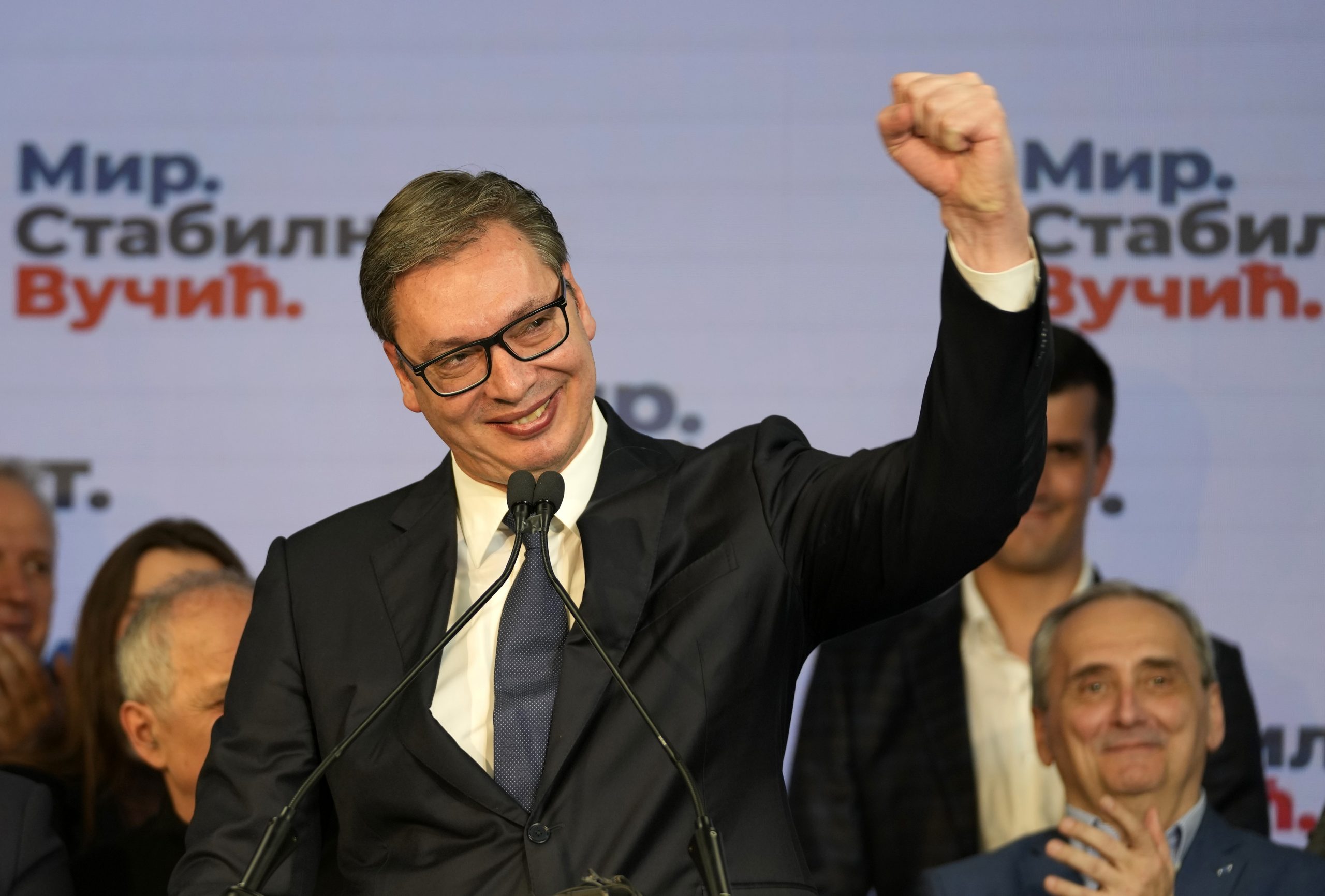 塞尔维亚大选 总统武契奇宣布胜选连任