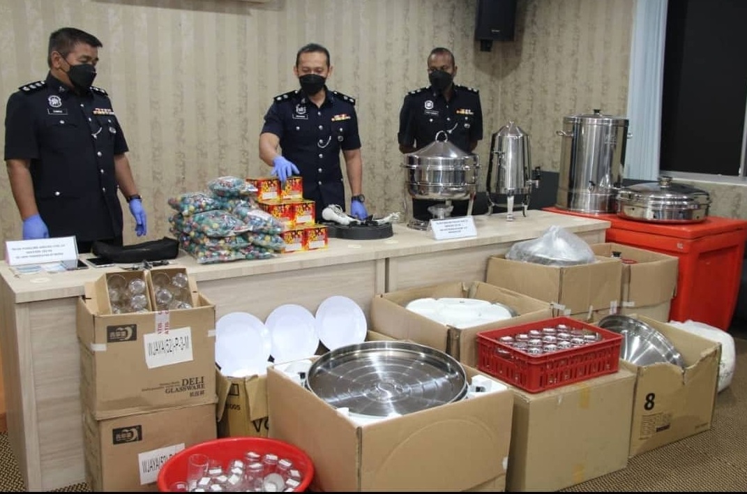 大都会：瓜冷警方逮捕10破门行窃嫌犯起获大批餐具等物品
