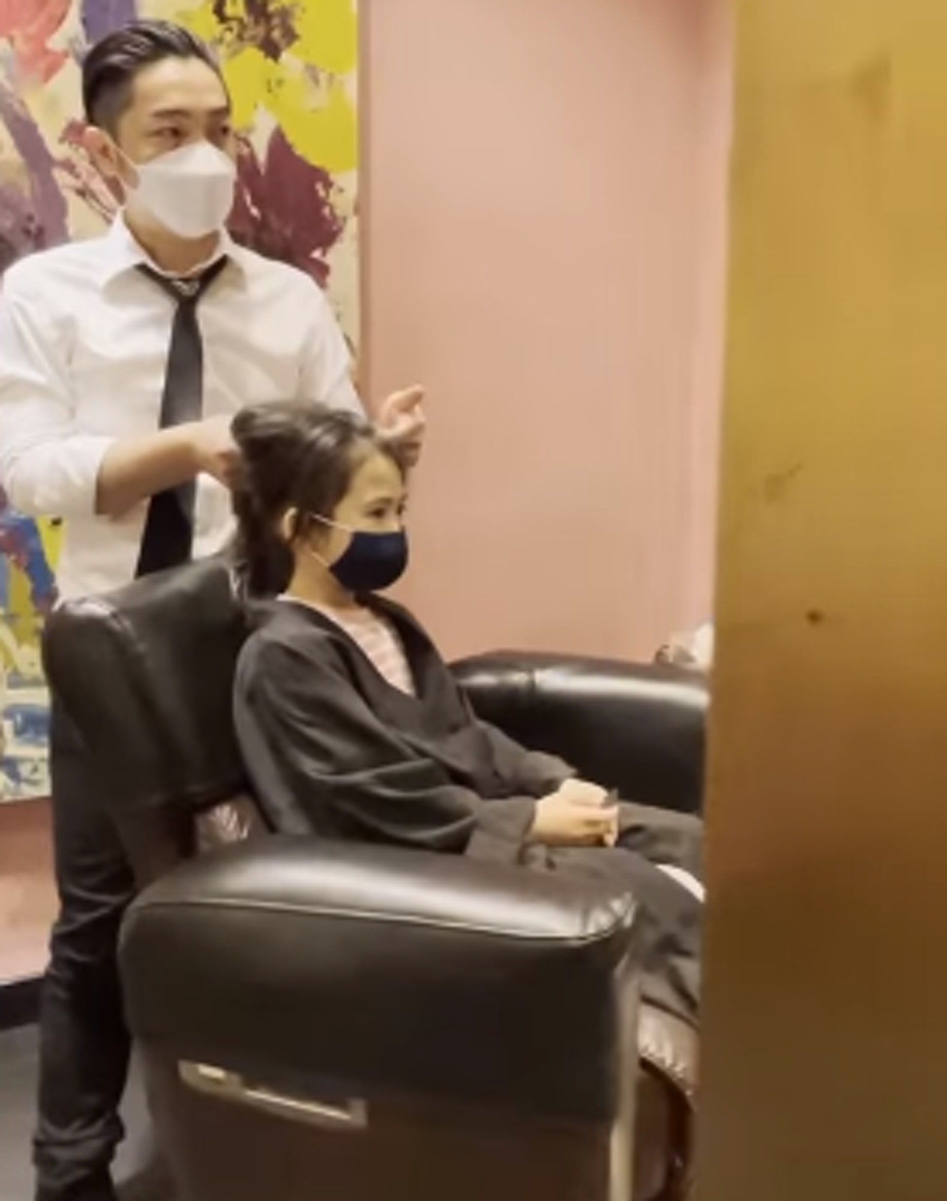 带8岁女儿染发被批　梁芷珮强调：染发剂很安全	