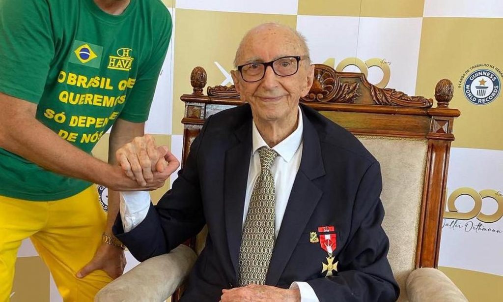 同一家公司待84年    巴西百岁翁创世界纪录