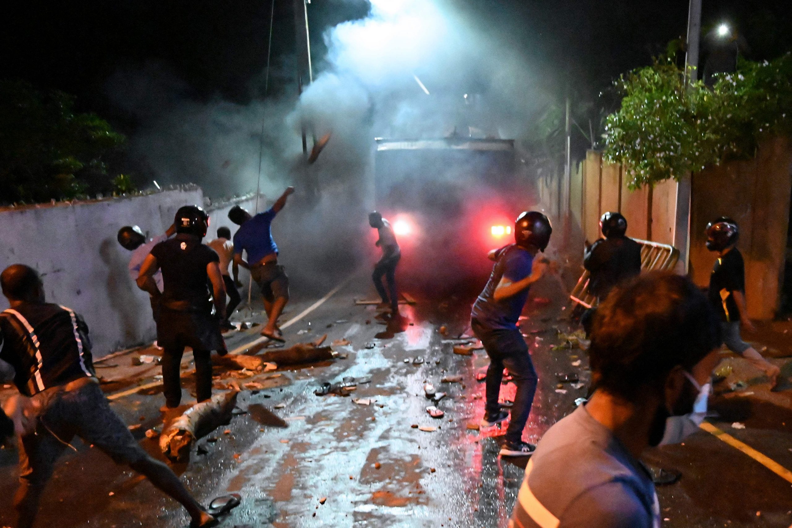 斯兰里卡陷经济危机　示威者图闯总统官邸　首都无限期宵禁