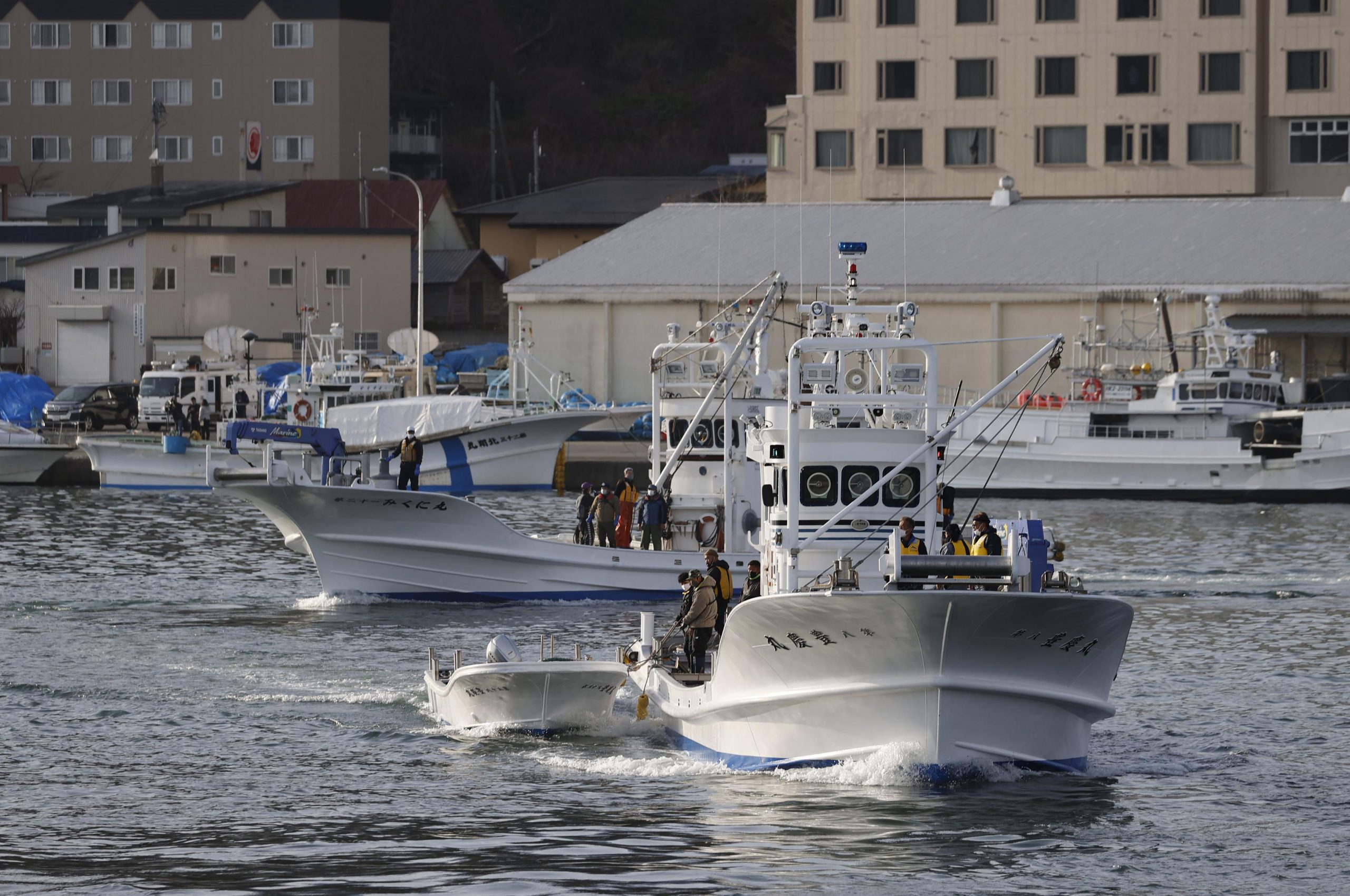 日本北海道观光船沉船 海保厅发现4人踪影