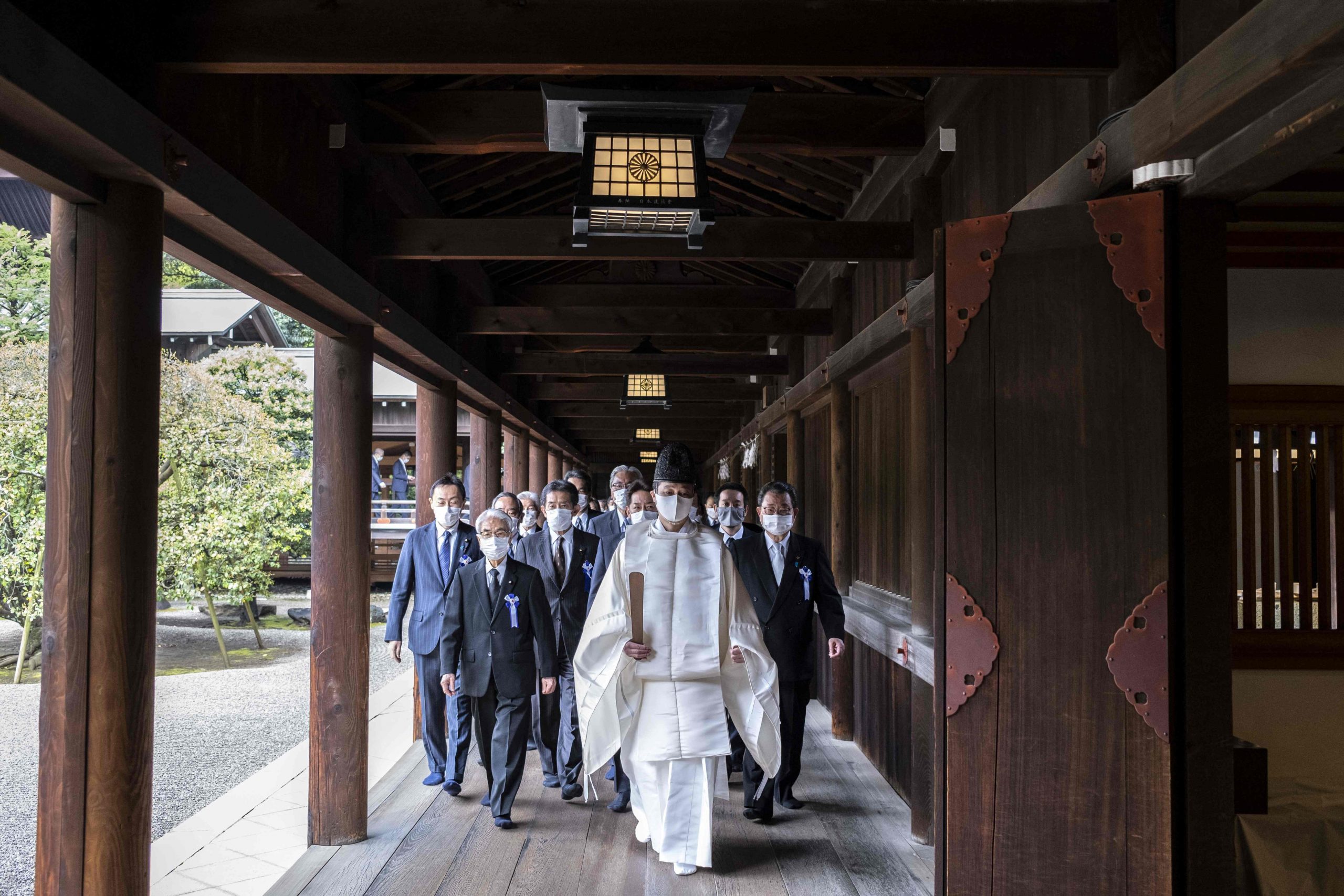 日本跨党派议员联盟103人集体参拜靖国神社
