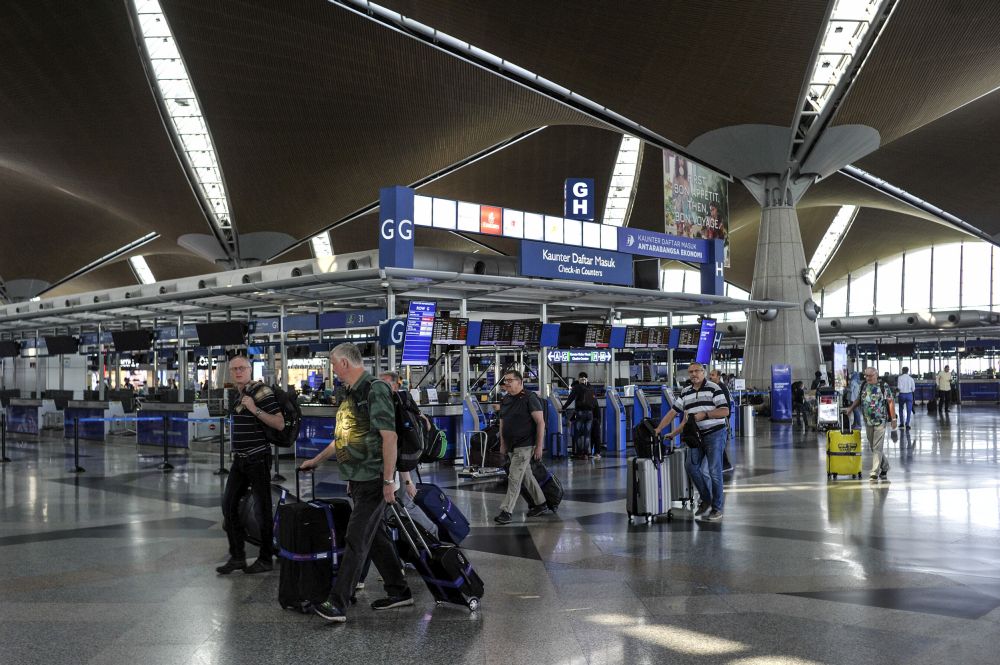没强迫乘客机场内做检测 大马机场：检测服务被垄断无根据
