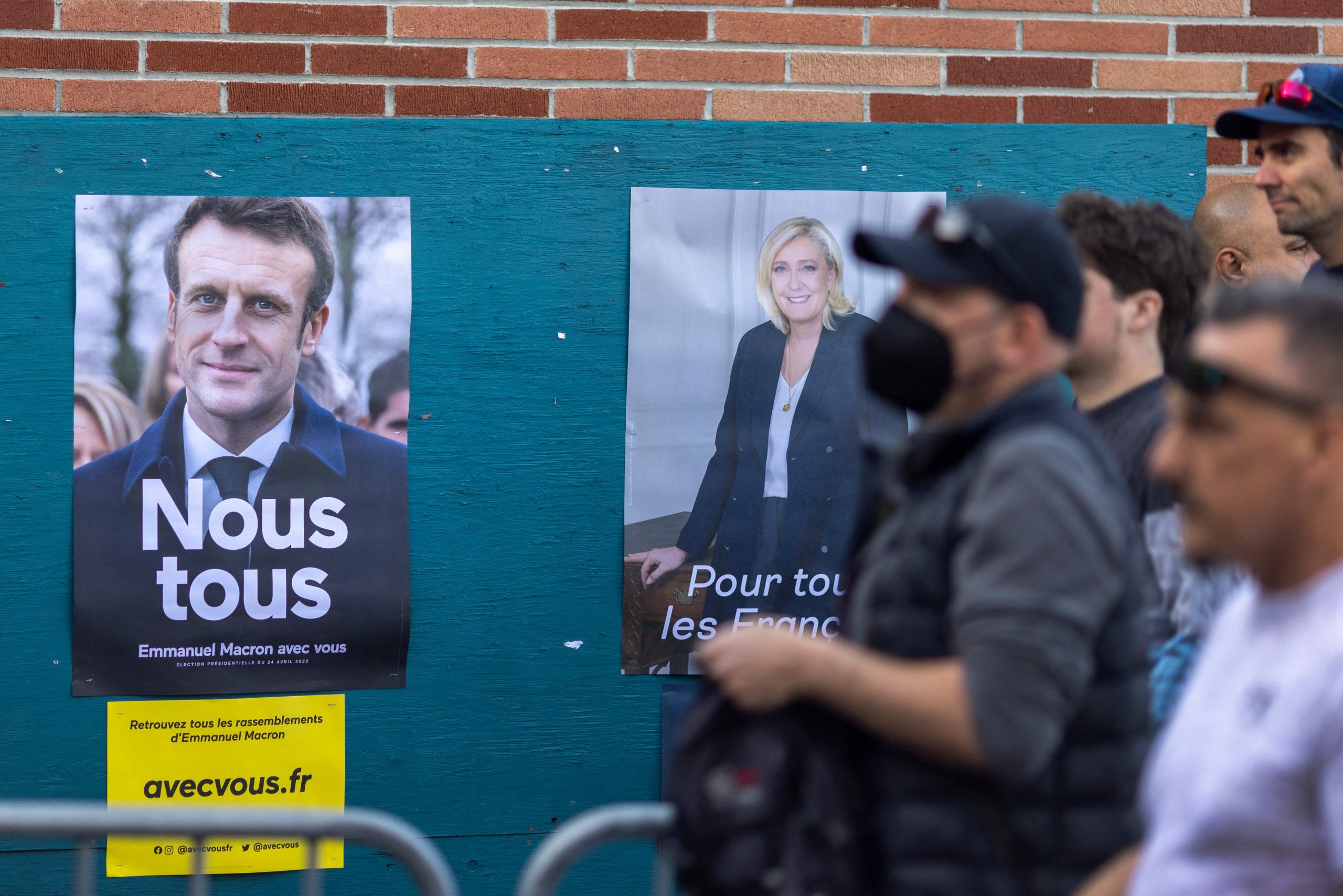 法國總統大選二輪投票 馬克龍與馬琳勒龐一決勝負