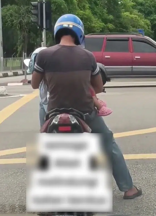 烈日当空 父亲手抱婴儿驾摩托引关注