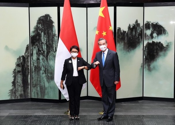 王毅与印尼外长蕾特诺会晤 加强东盟印太展望合作