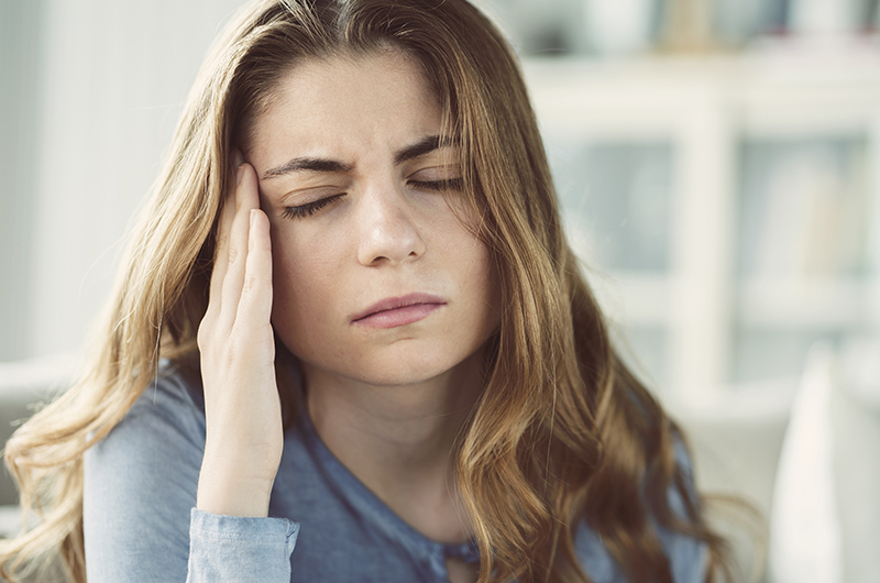 研究：6%女性每月逾半时间都在头痛 远高于男性