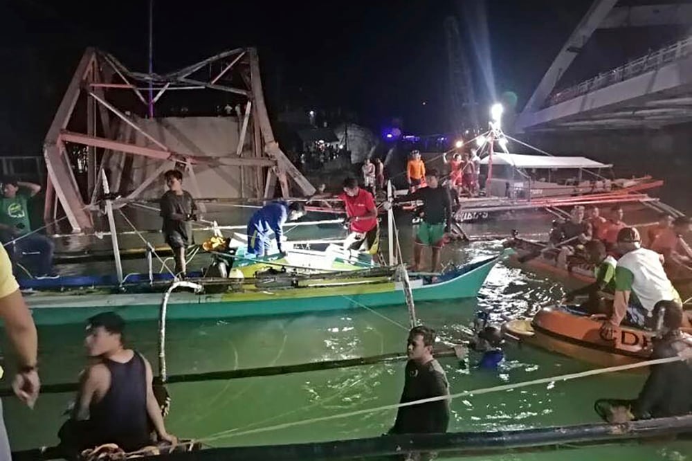 菲律宾／桥梁倒塌4人死  