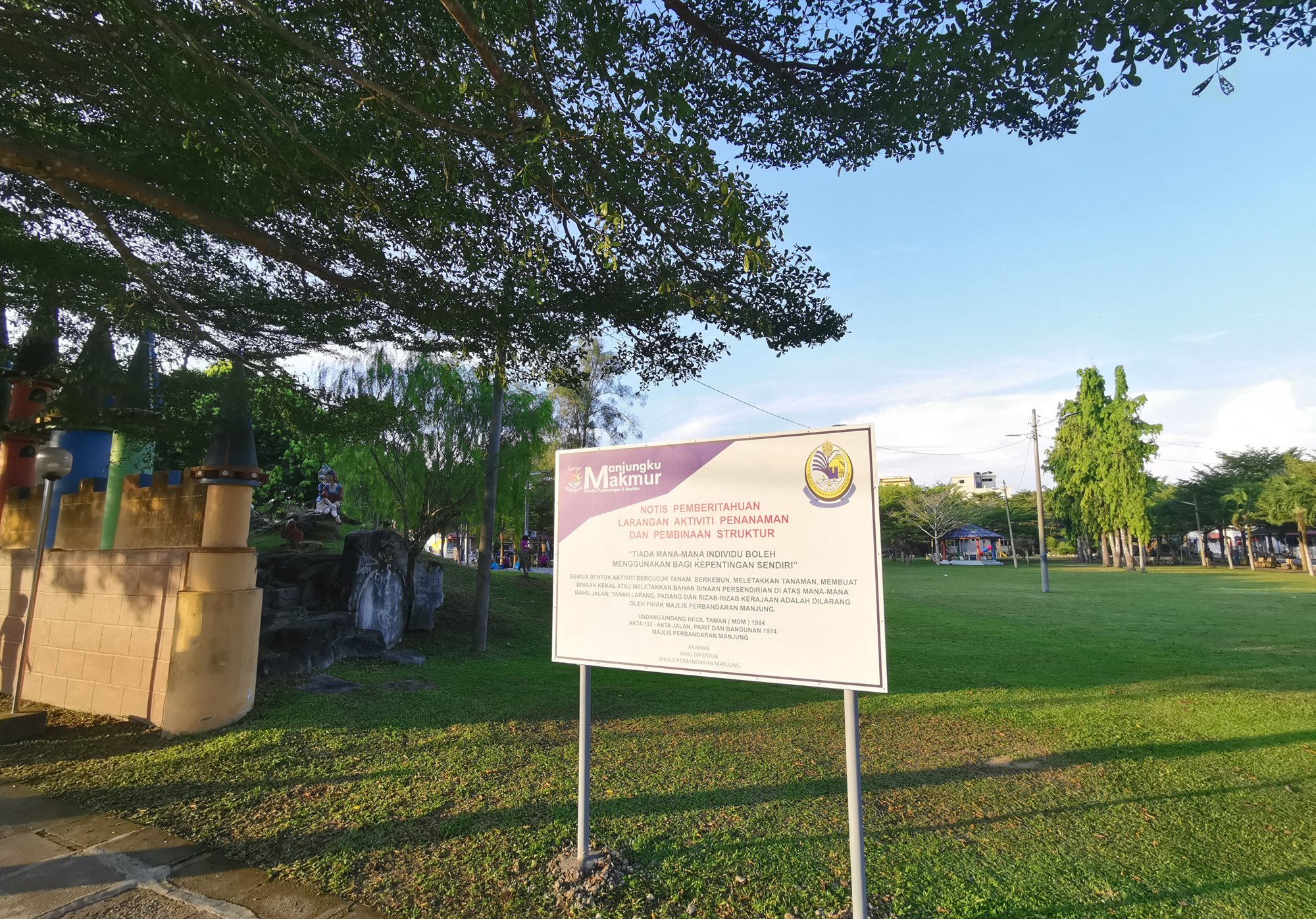 霹：市议会在公园设通告牌教育民众