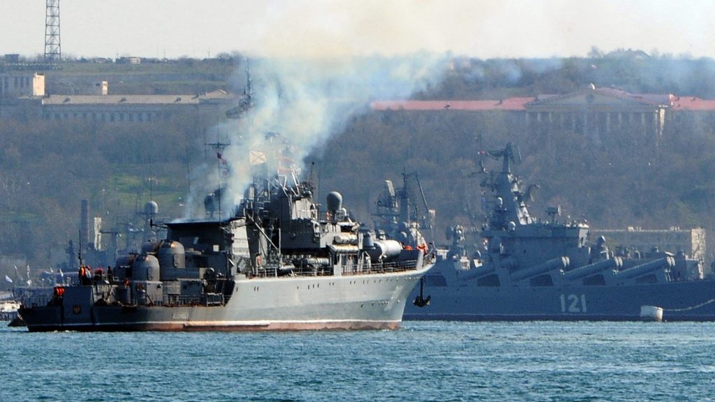 黑海军舰遭导弹攻击  俄恫言袭基辅决策中心