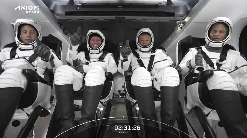 SpaceX运送首个全平民乘组往太空站     3富商每人支付2.32亿