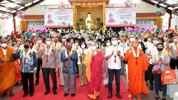 It’s Keluarga Malaysia at Dong Zen Temple’s Wesak event