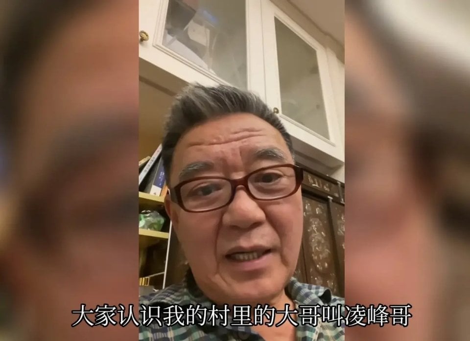 ​77岁凌峰萌玩抖音  自嘲不红很久“记得我吗？” 