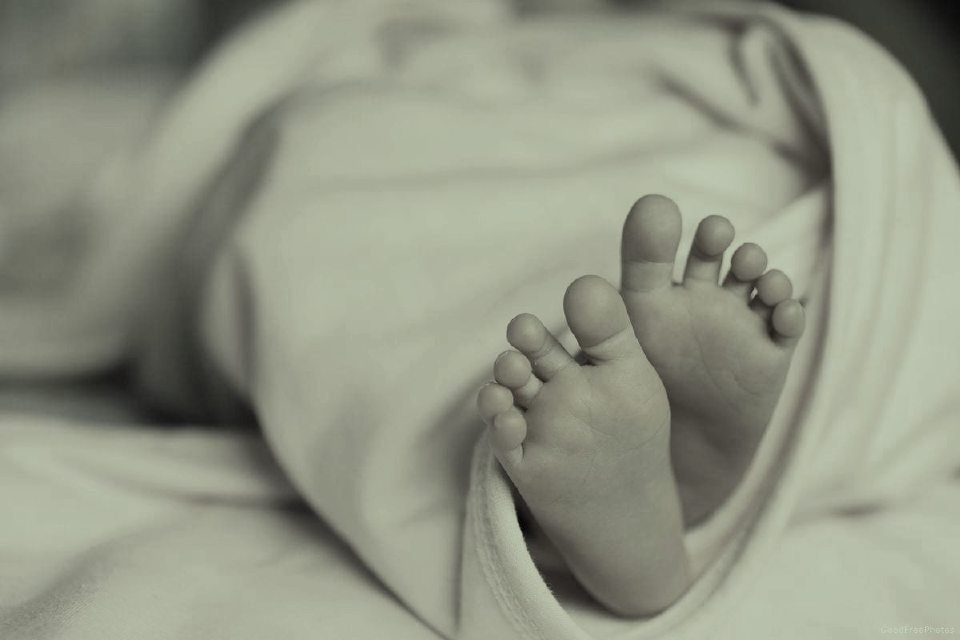 “尸体”哭泣揭女婴活著 2医护人员因误判被停工