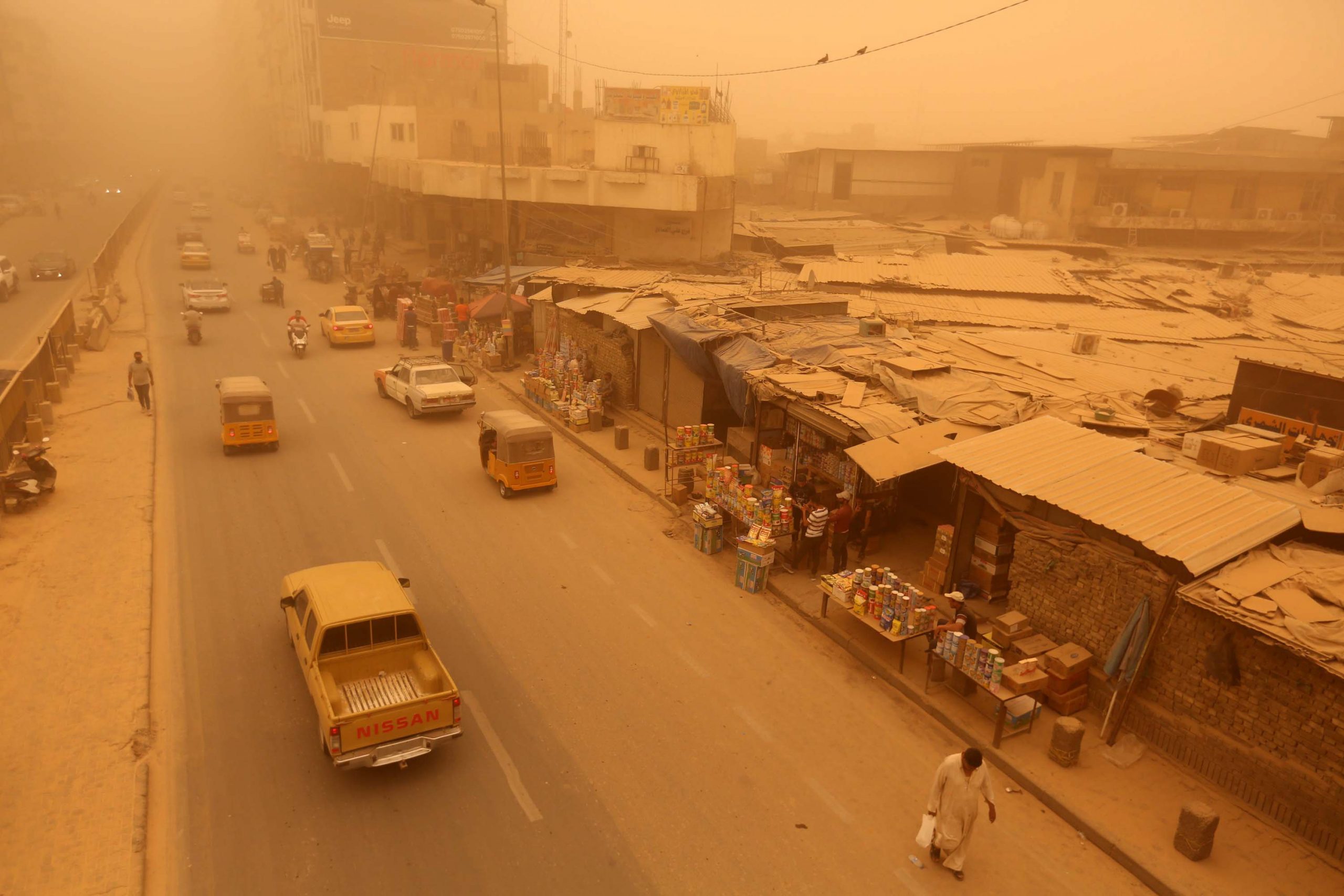 一个月来出现8次　沙尘暴令伊拉克陷入停摆