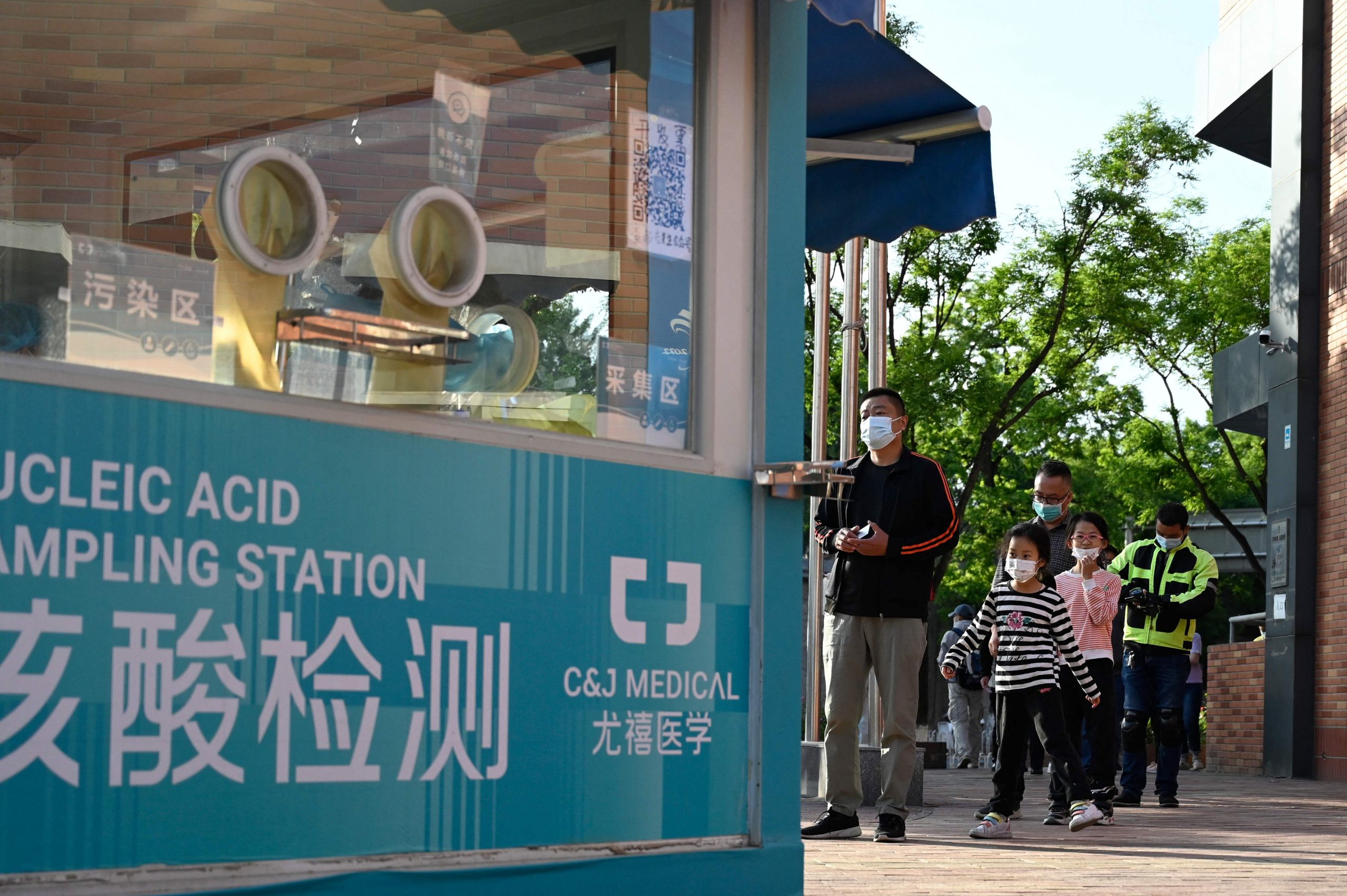  上海疫情续趋缓新增4214宗确诊 北京3区再做核酸筛查  