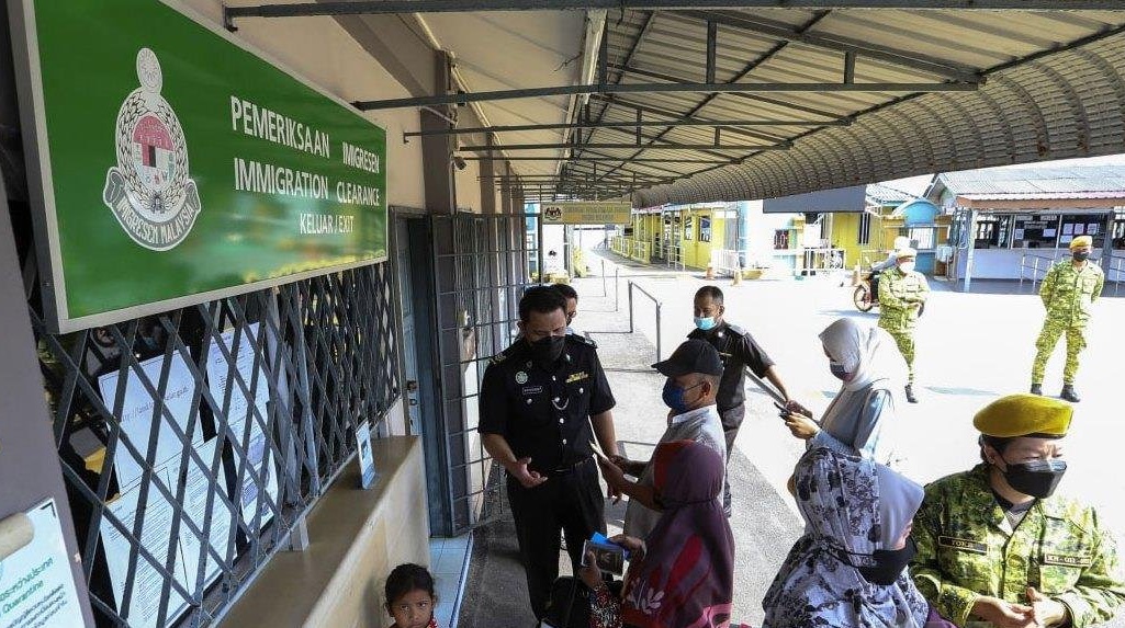 东:马泰边境开放，彭加兰古堡关卡和渡轮服务渐恢复生气。