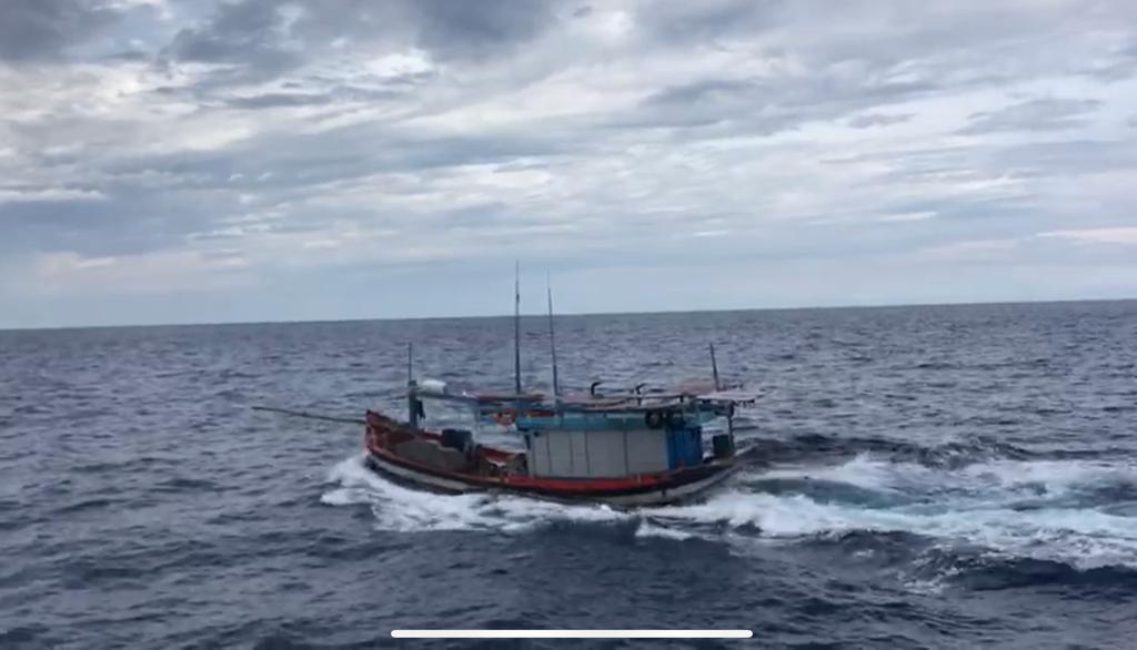 东：越南渔船非法闯入我国海域捕鱼