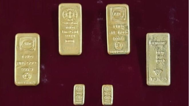 从新加坡飞到印度 2名大马人走私4.2kg黄金被捕！