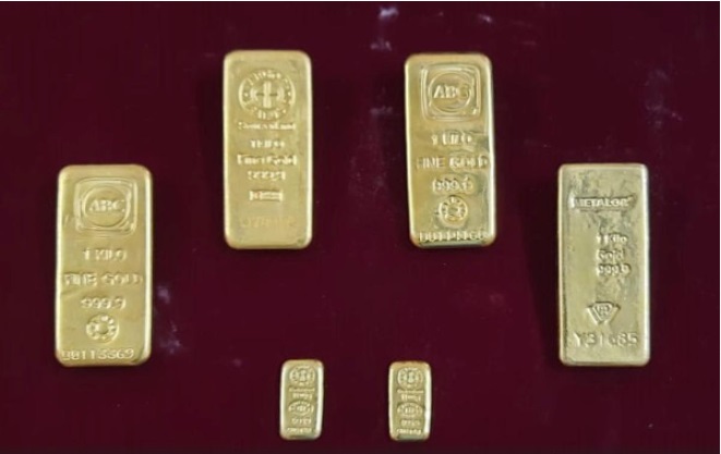 从新加坡飞到印度·2名大马人走私4.2kg黄金被捕！