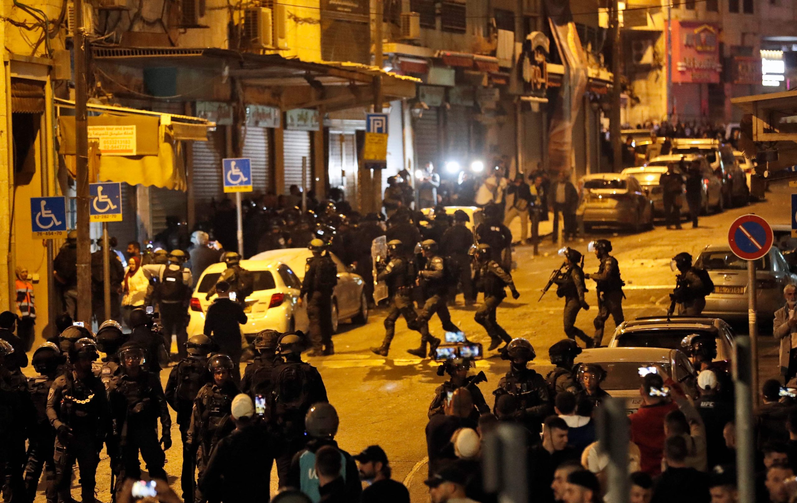 以色列警方与巴勒斯坦民众再生冲突 致77人受伤