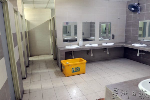 供FB／本报报道后获市政厅关注，芙蓉公市二楼公厕变清洁了