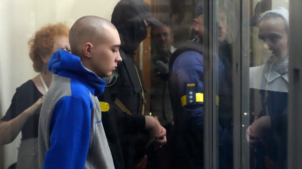 俄罗斯入侵后首次 乌审判21岁俄军犯战争罪