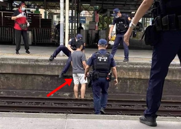 台湾／男子与同事争执后失控　闯火车站路轨