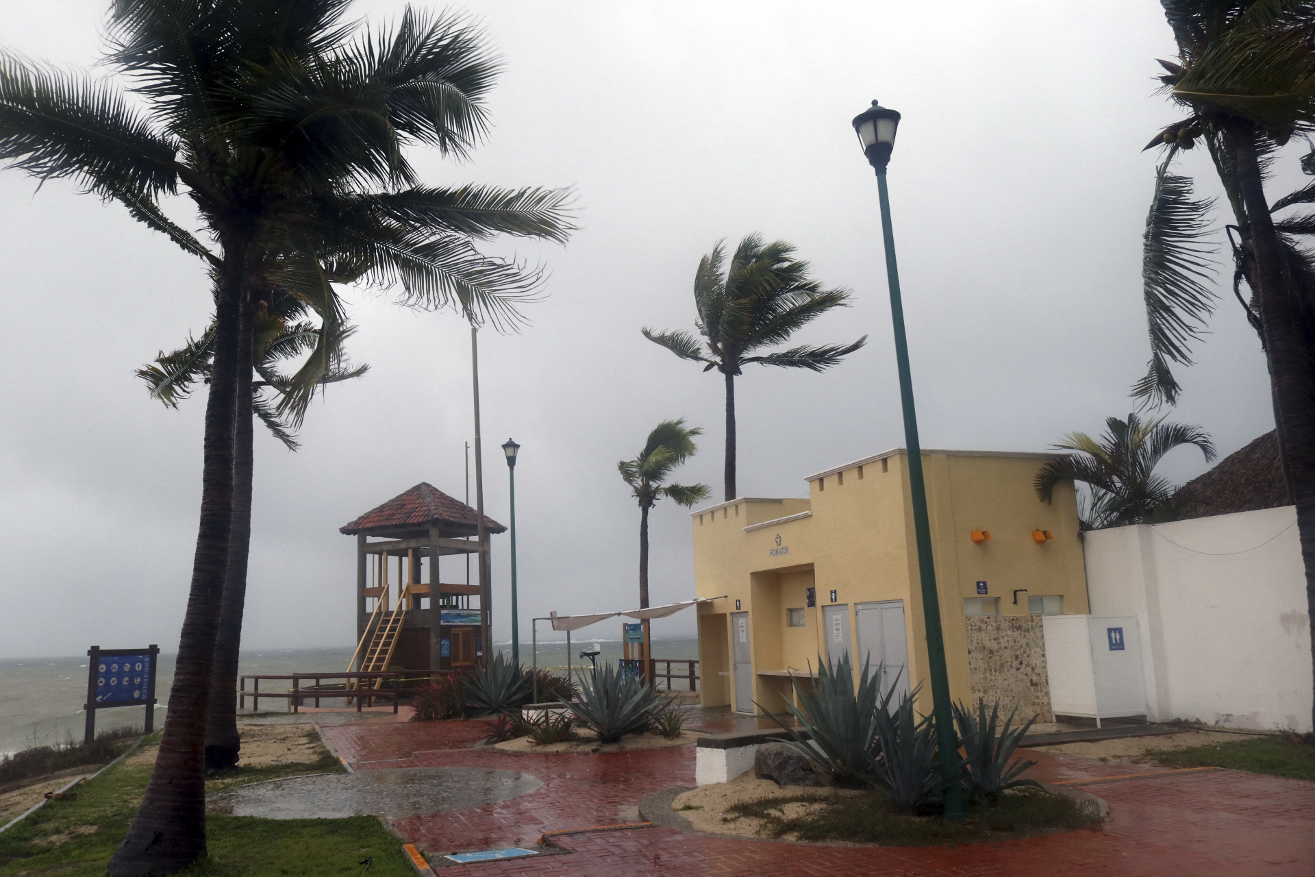墨西哥／73年来最强5月飓风！“艾加沙”登陆恐引发致命风暴 