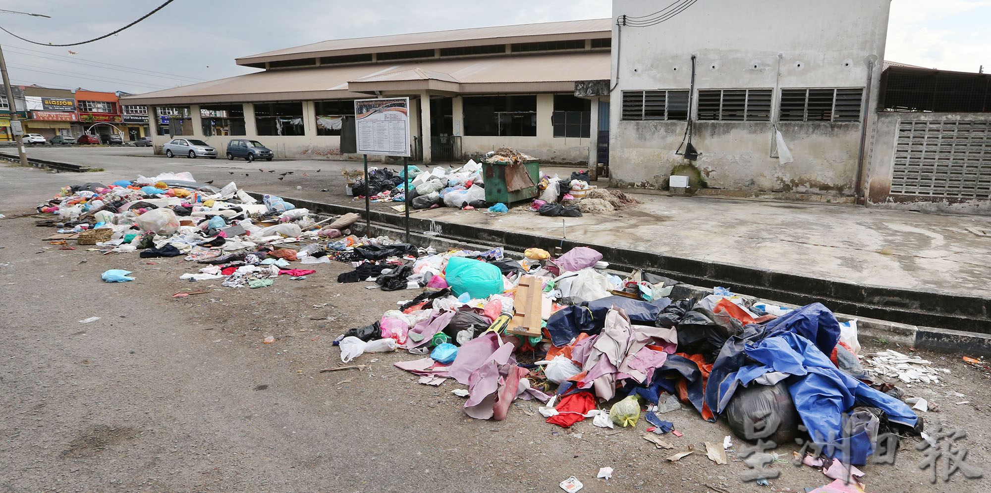 大霹雳时事焦点／美丹孟加兰达迈花园逾两周垃圾无人收  民宅门前屋后成了垃圾堆