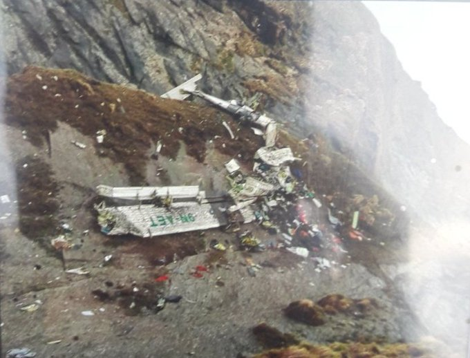 尼泊尔失联飞机证实坠毁 机身断几截  