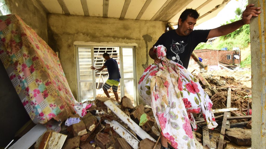 巴西东北部连日豪雨  至少91死数千人无家可归