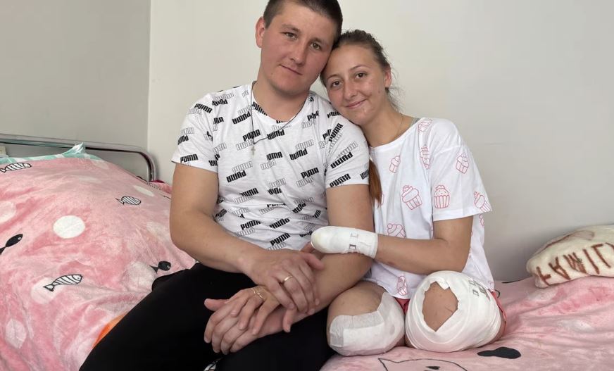 拼盘　乌克兰女子遭地雷炸断双腿 医院完婚与新郎共舞