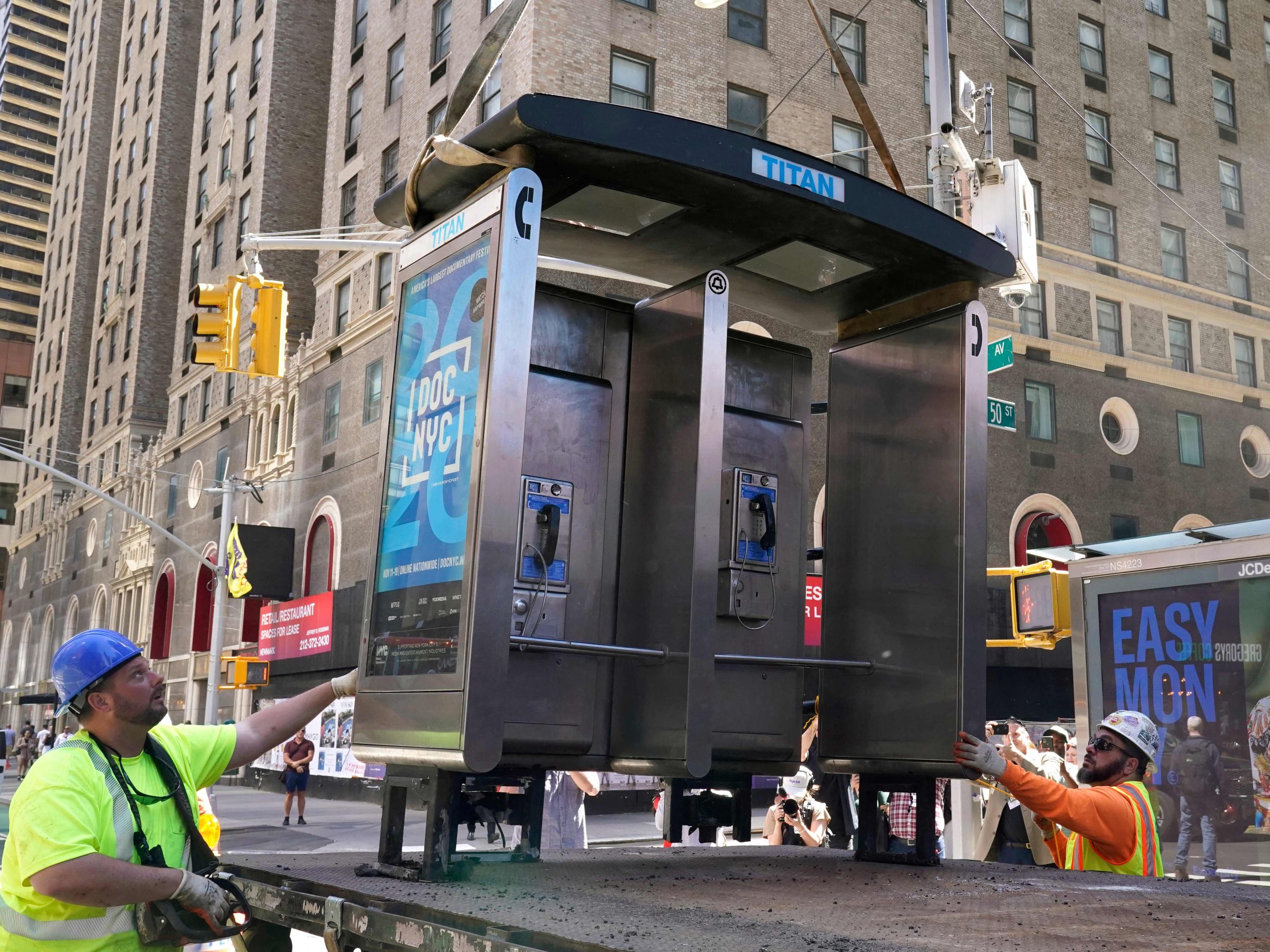 拼盘／超人没地方换装了！纽约市拆除最后一座公共电话亭