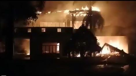 斯里兰卡爆发骚乱5死200伤  总理辞职祖宅被纵火