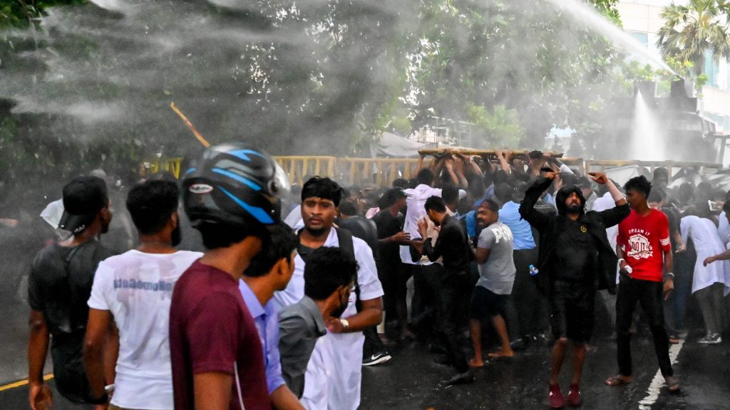 斯里兰卡再爆冲突 示威学生试图突袭总统官邸
