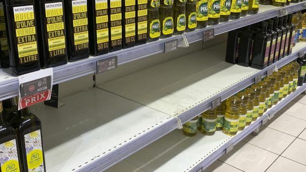 法国民众屯货 超市出现大缺货