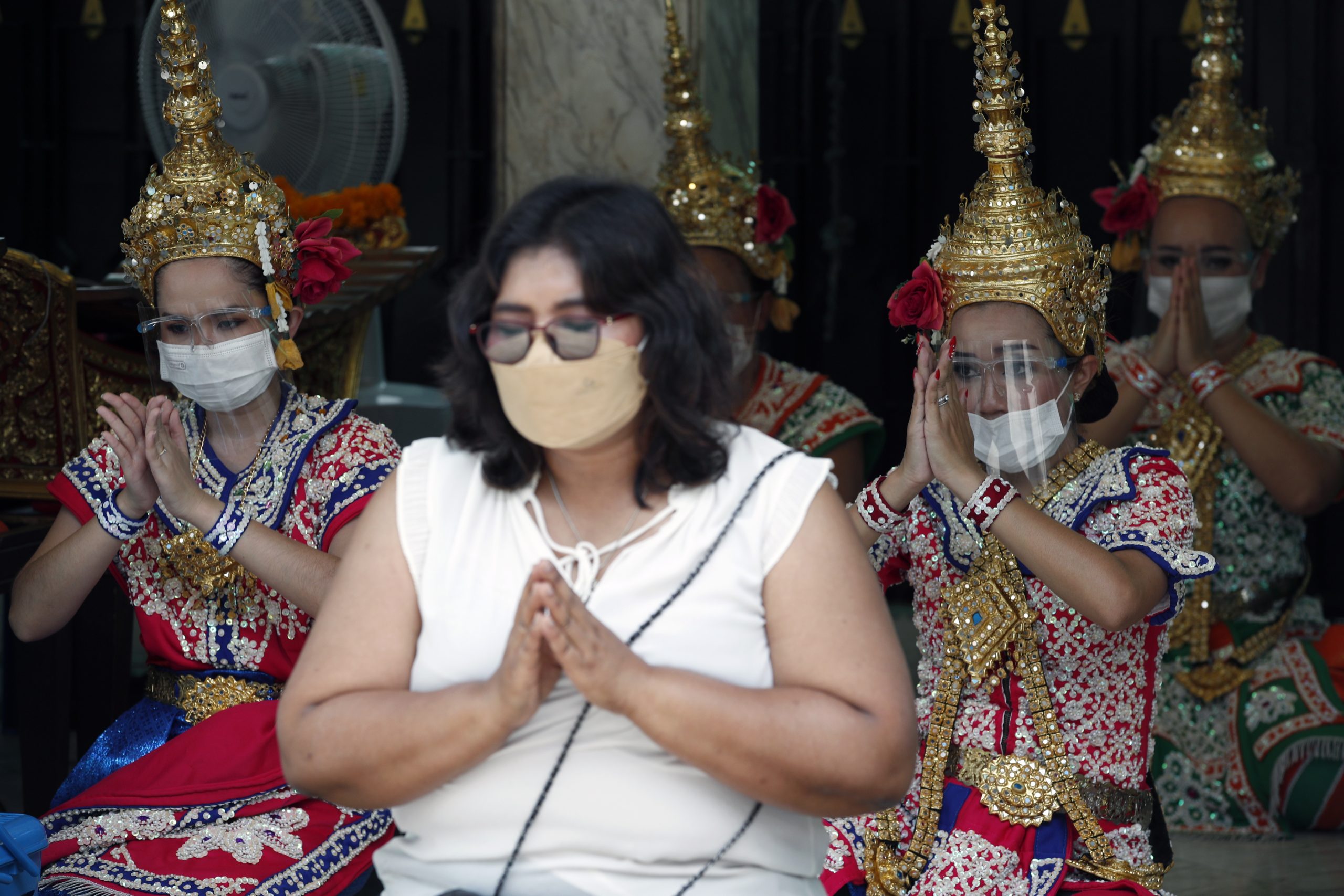 泰国6月放宽口罩令 空旷场所可摘口罩