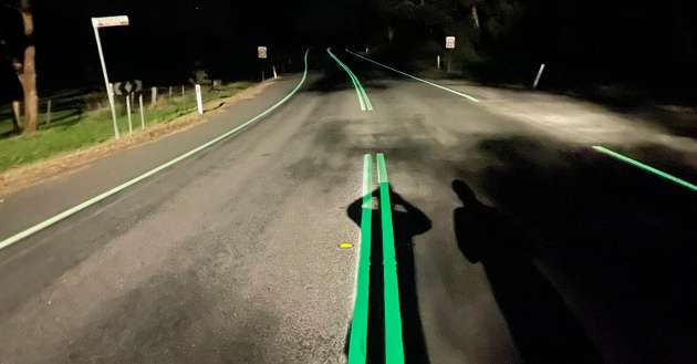 澳洲道路标线未来有“光” 夜晚开车看来好科幻
