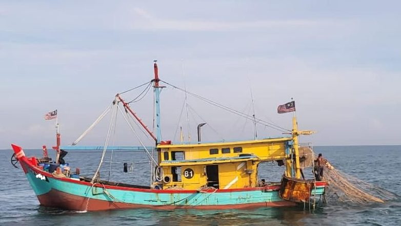 疑违法作业  海事局扣2本地渔船