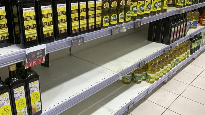 法国民众屯货     超市大缺货