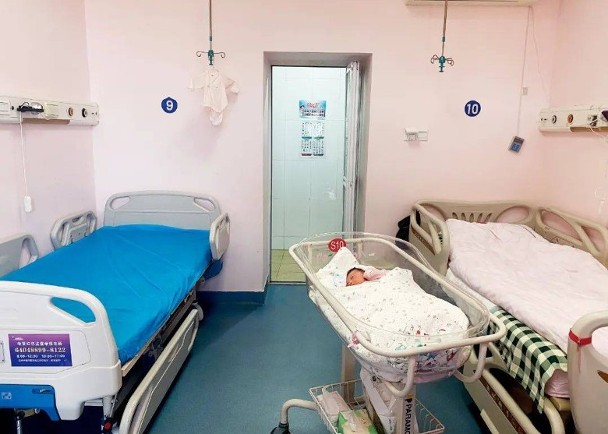 看世界）低出生率之祸　中国医院产科陷危机幼儿园招生难