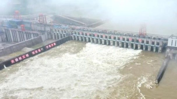 中国华南持续暴雨 珠江22条河流一度超警洪水