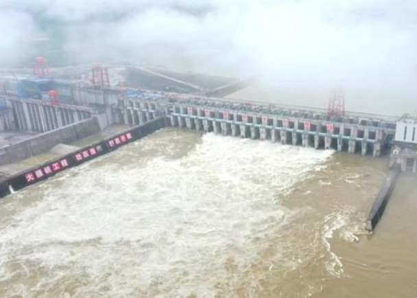 看世界）华南持续暴雨　珠江22条河流一度超警洪水