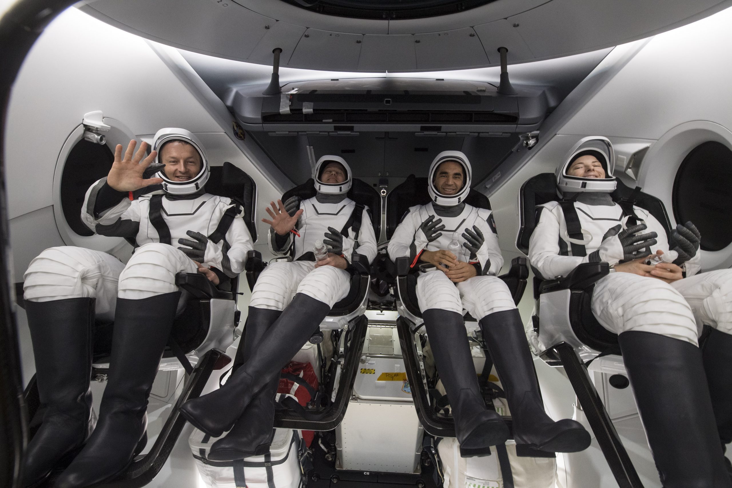 看世界）结束半年太空任务　4太空人返地球