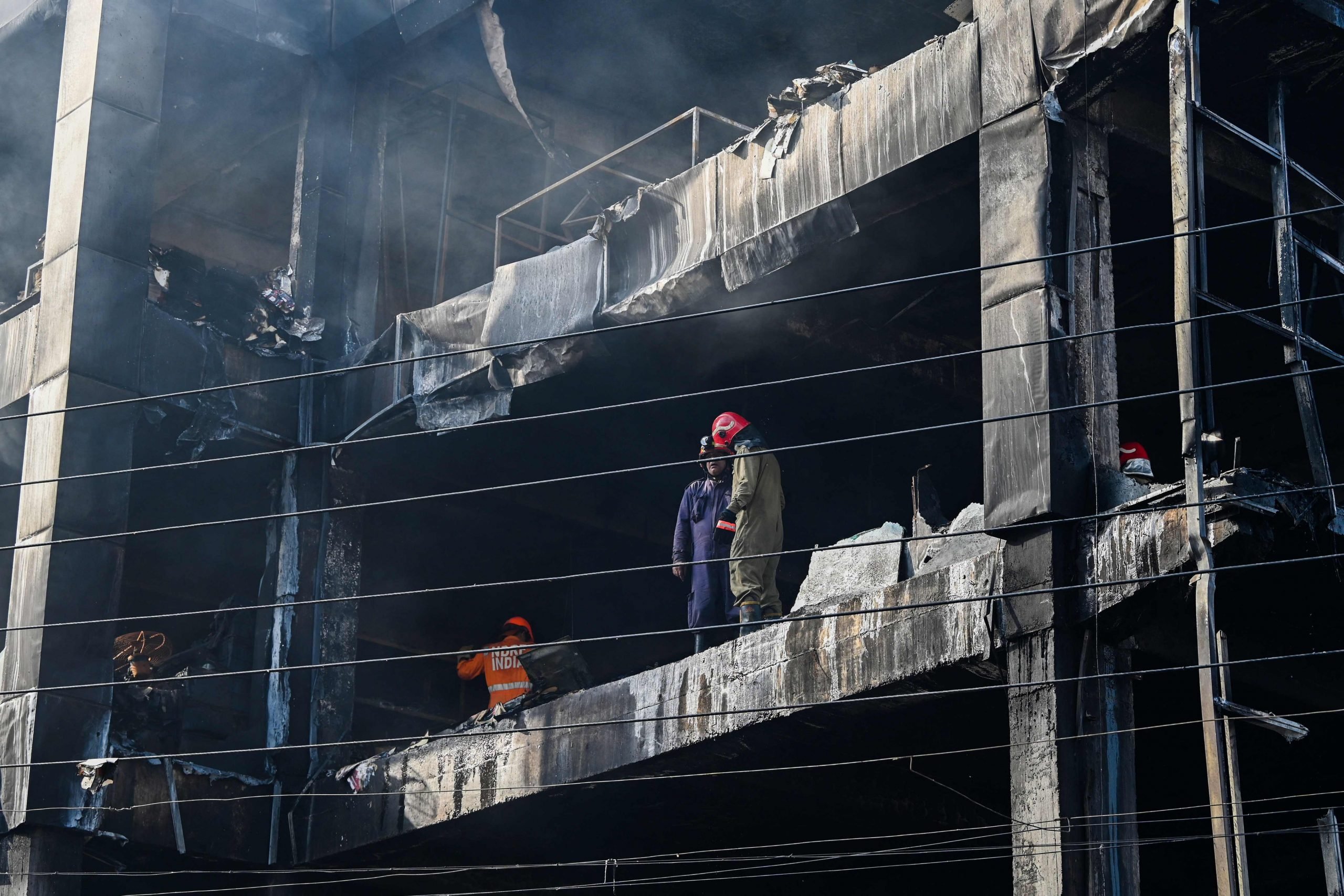 看世界／印度新德里商用建物大火 已知27死数十伤