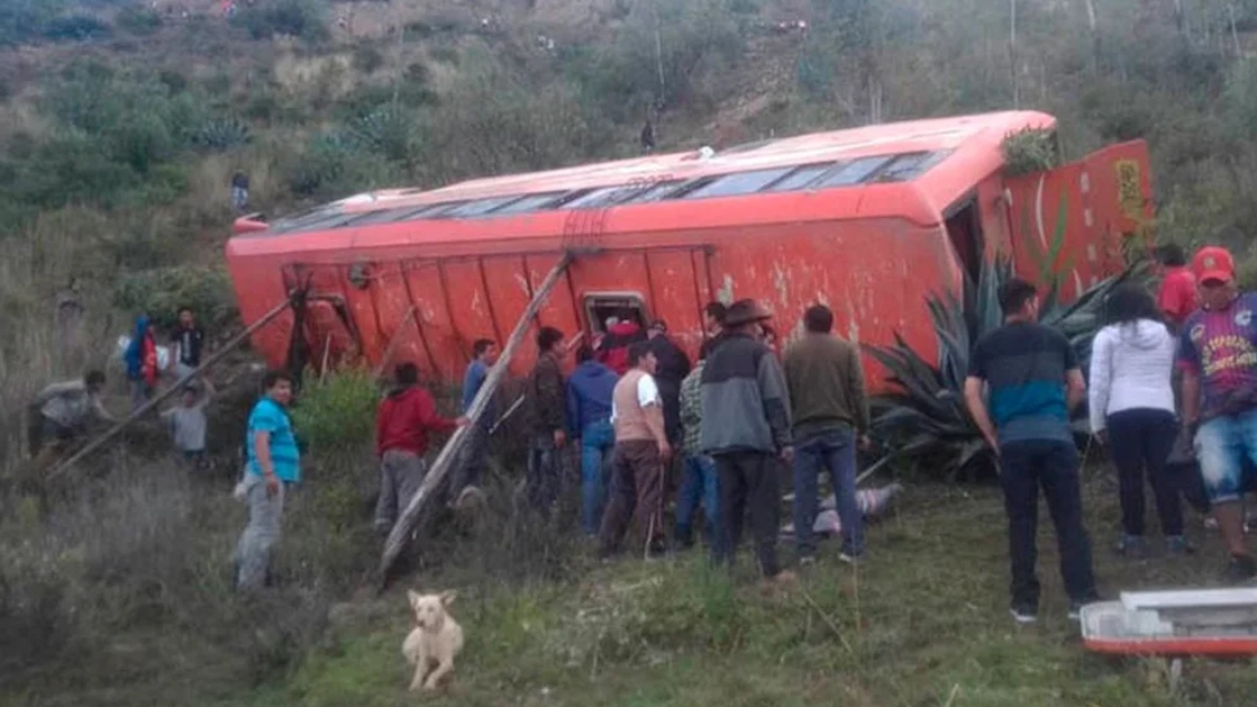 秘鲁／长途巴士坠崖至少11死34伤