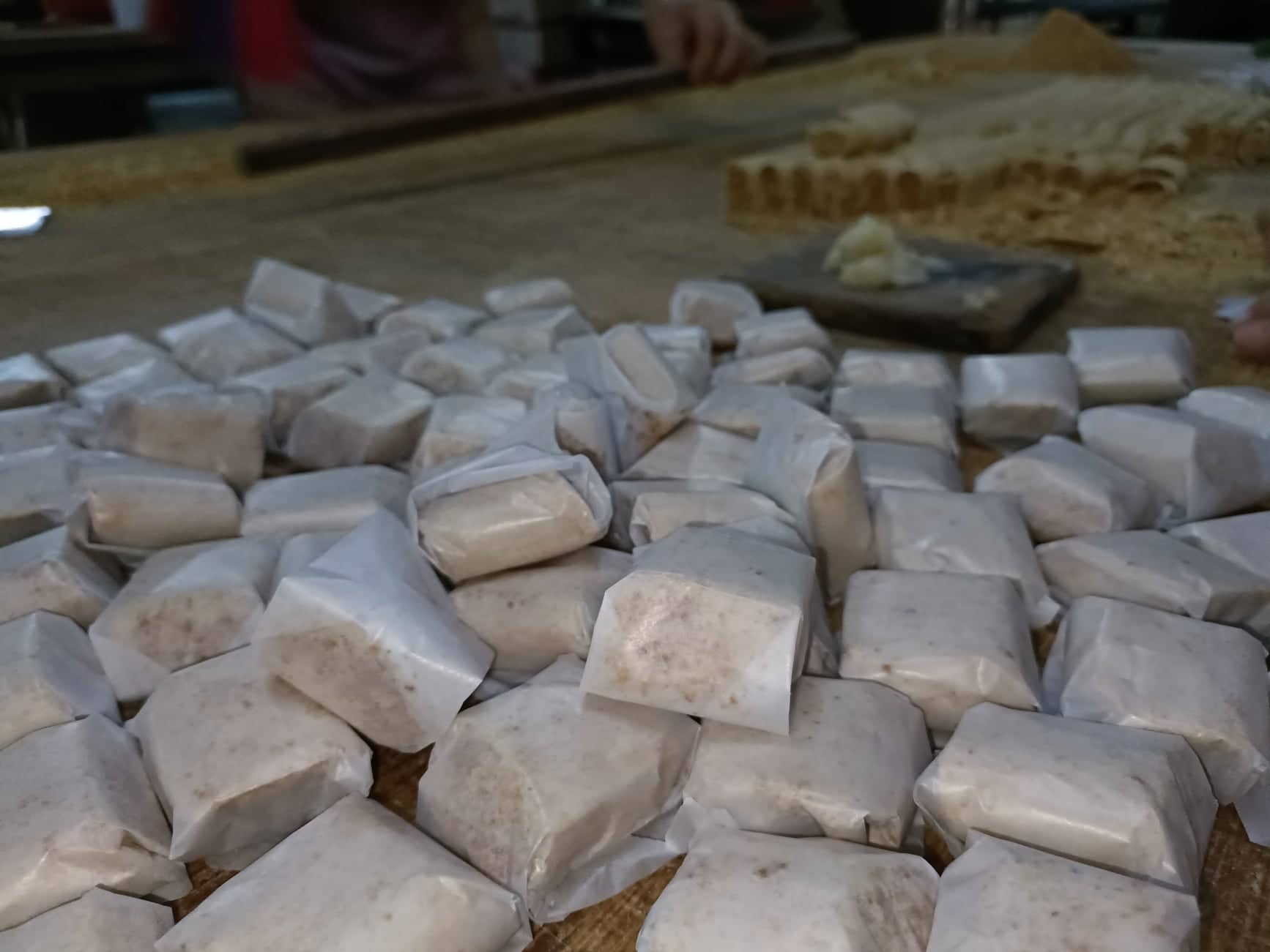 老就是宝：班达马兰新村手工制作“美丽香贡糖”