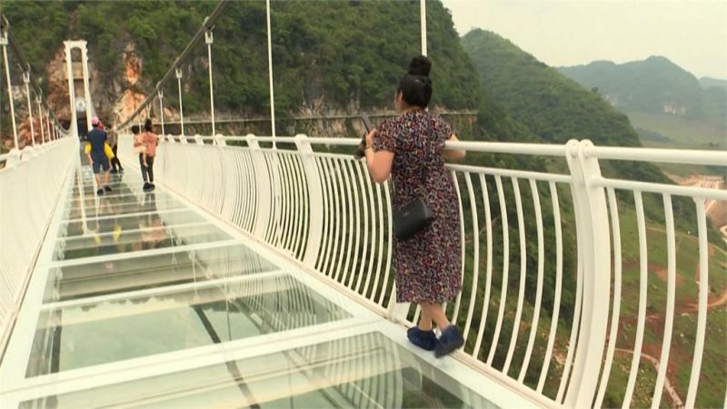 胆战心惊！越南白龙玻璃桥正式开幕